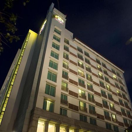 Grand Surya Hotel Kediri Кедири Екстериор снимка