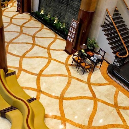 Grand Surya Hotel Kediri Кедири Екстериор снимка