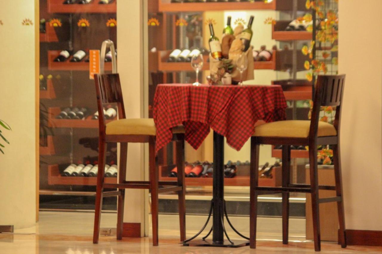 Grand Surya Hotel Kediri Кедири Екстериор снимка