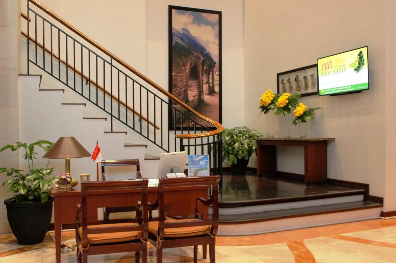 Grand Surya Hotel Kediri Кедири Екстериор снимка