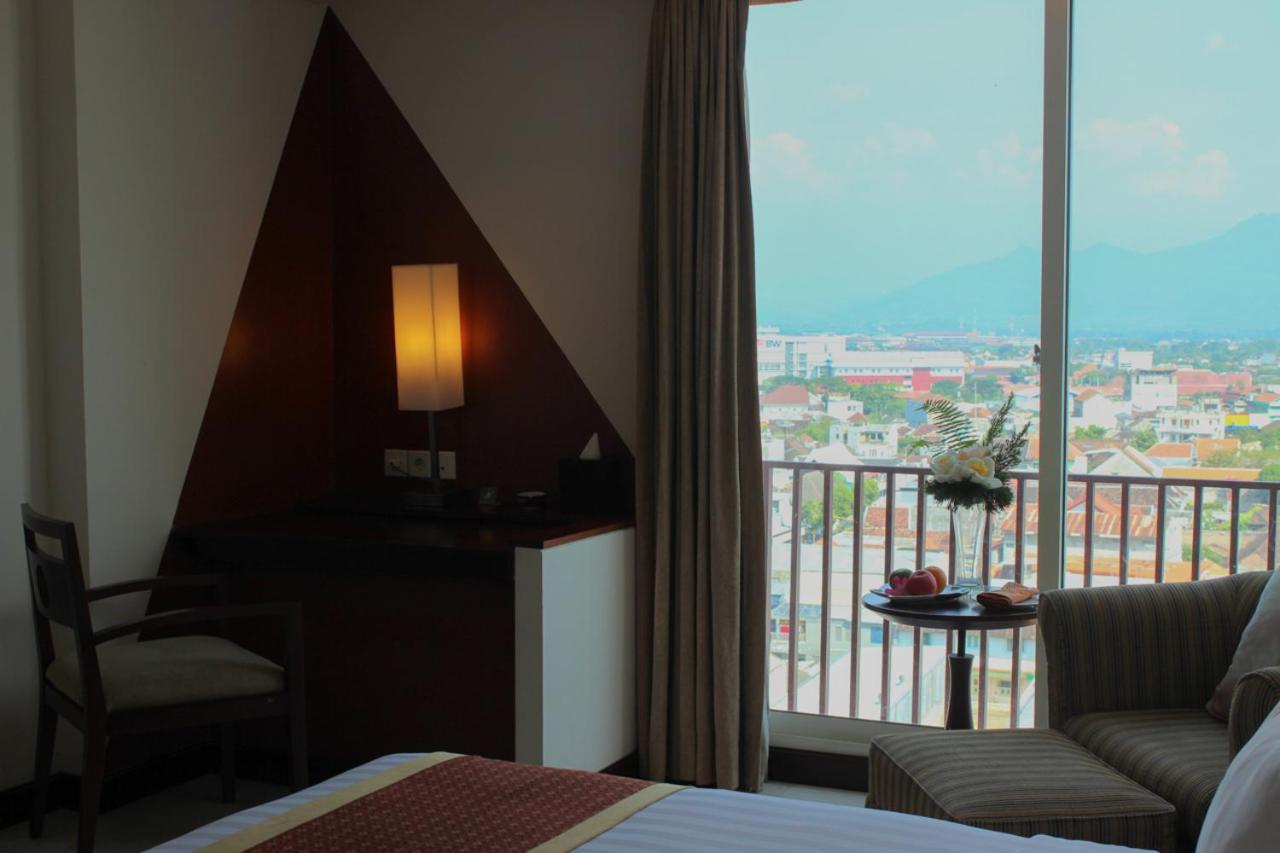 Grand Surya Hotel Kediri Кедири Екстериор снимка