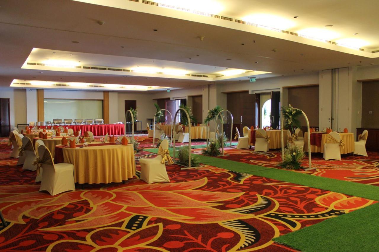 Grand Surya Hotel Kediri Кедири Екстериор снимка