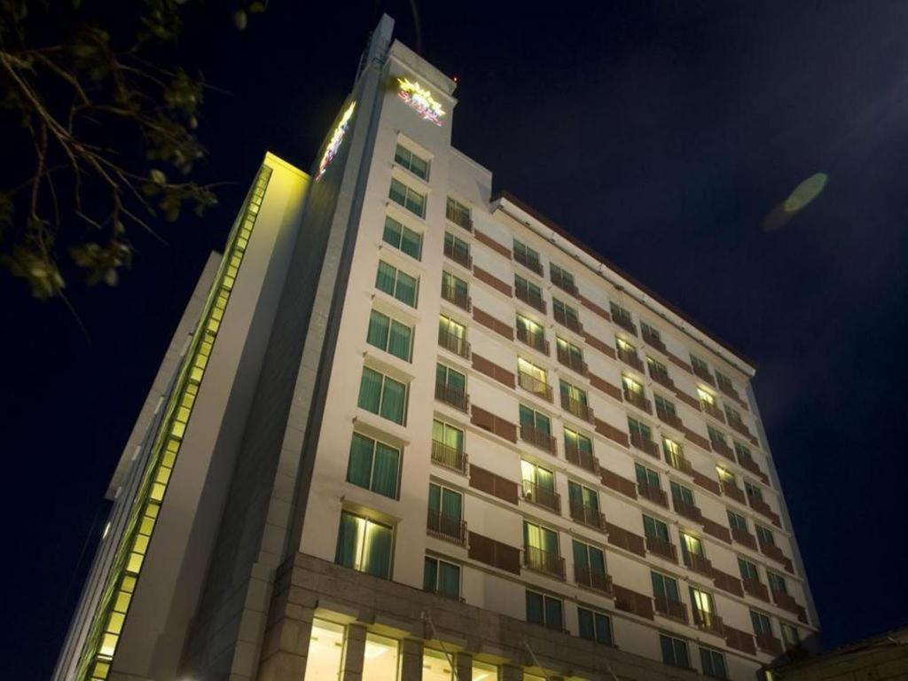 Grand Surya Hotel Kediri Кедири Екстериор снимка