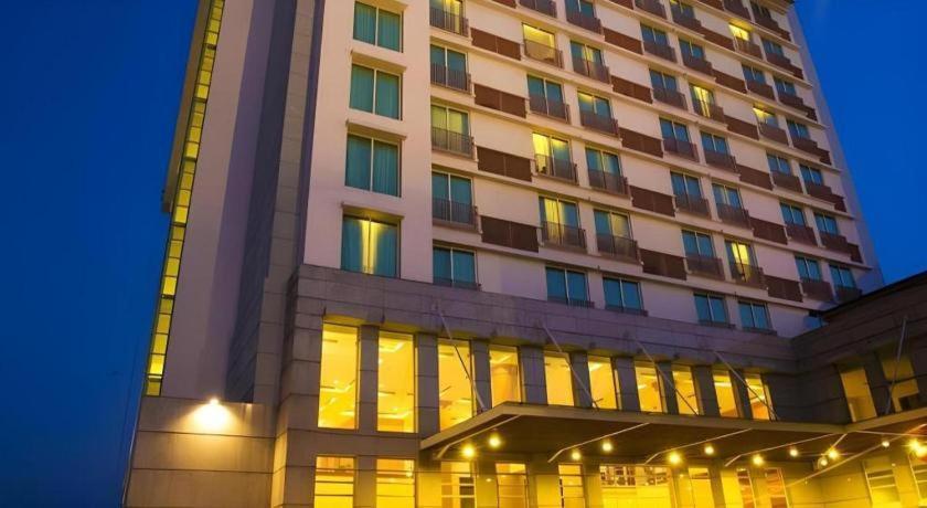 Grand Surya Hotel Kediri Кедири Екстериор снимка