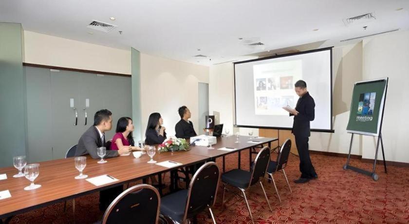 Grand Surya Hotel Kediri Кедири Екстериор снимка