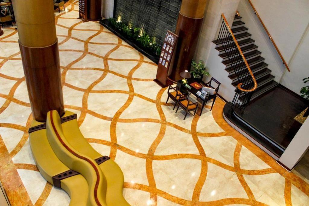 Grand Surya Hotel Kediri Кедири Екстериор снимка