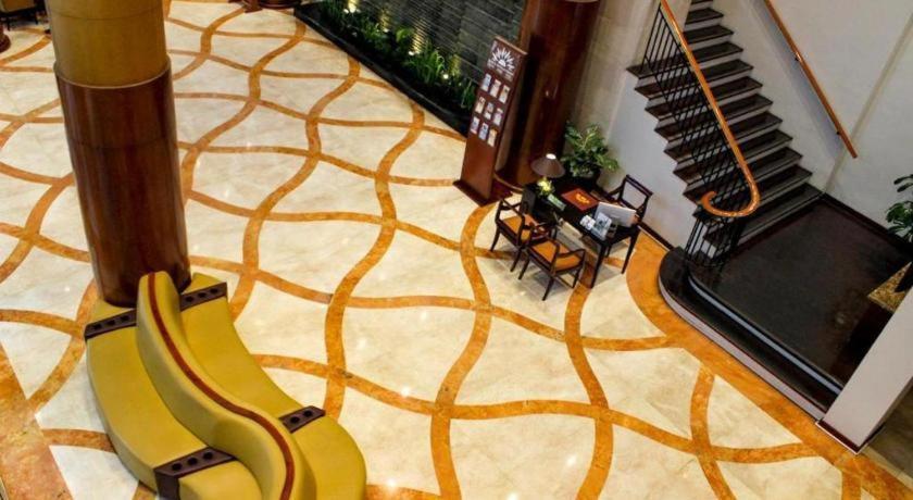 Grand Surya Hotel Kediri Кедири Екстериор снимка